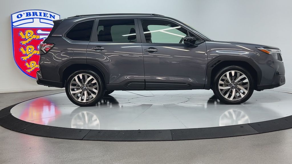 2025 Subaru Forester Touring photo 4