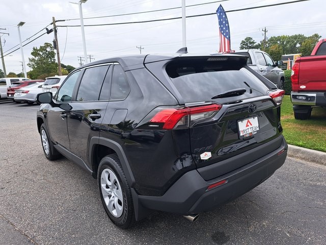 2023 Toyota RAV4 LE photo 4