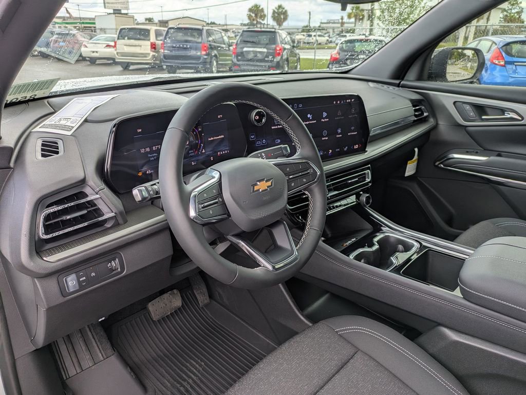 2025 Chevrolet Traverse photo 10