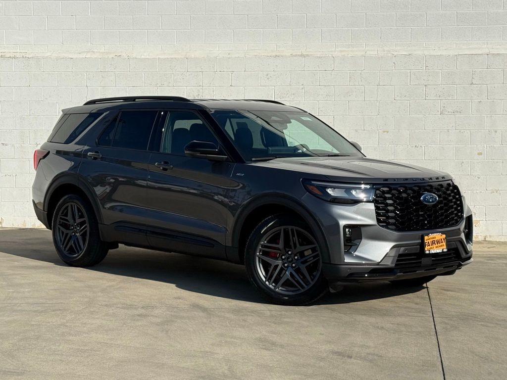 2026 Ford Explorer ST-LINE's photo