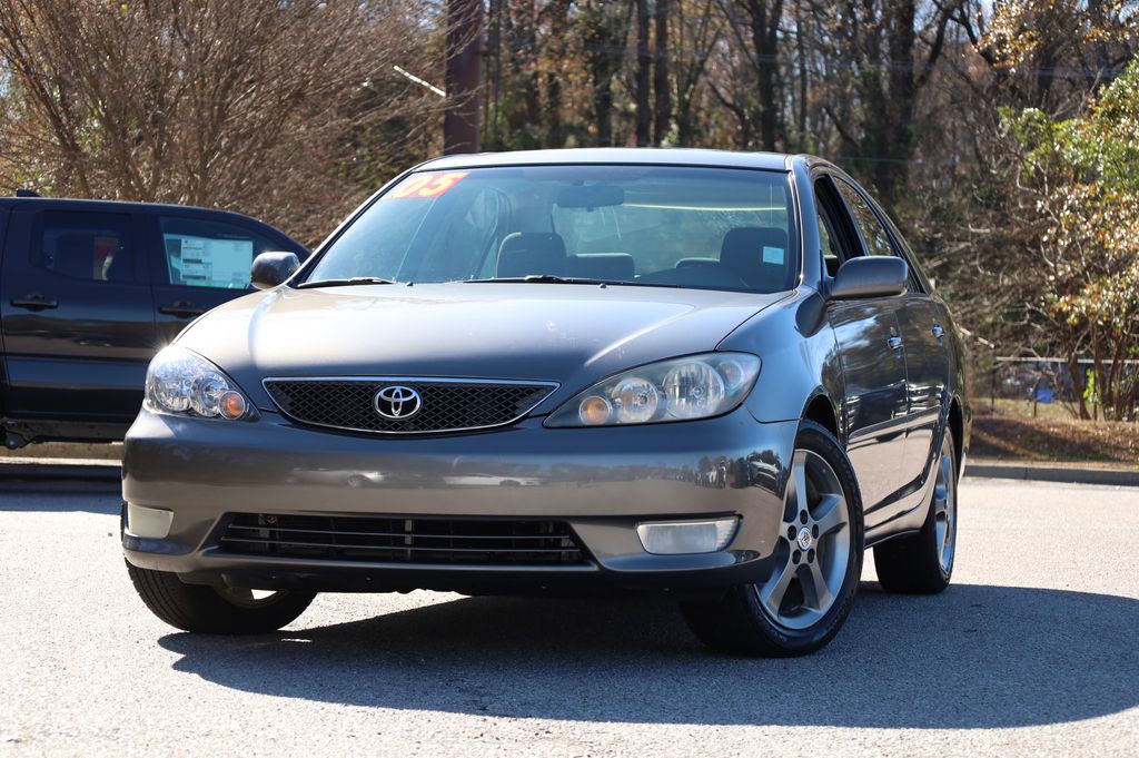 2005 Toyota Camry SE's photo