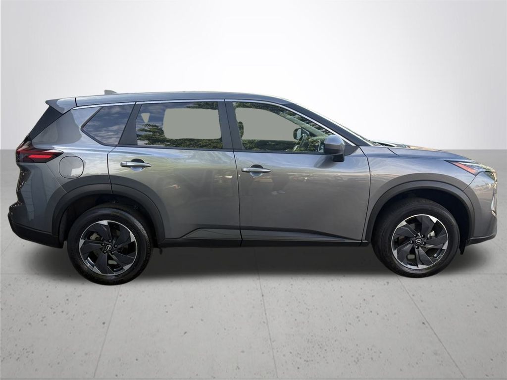 2024 Nissan Rogue SV photo 6