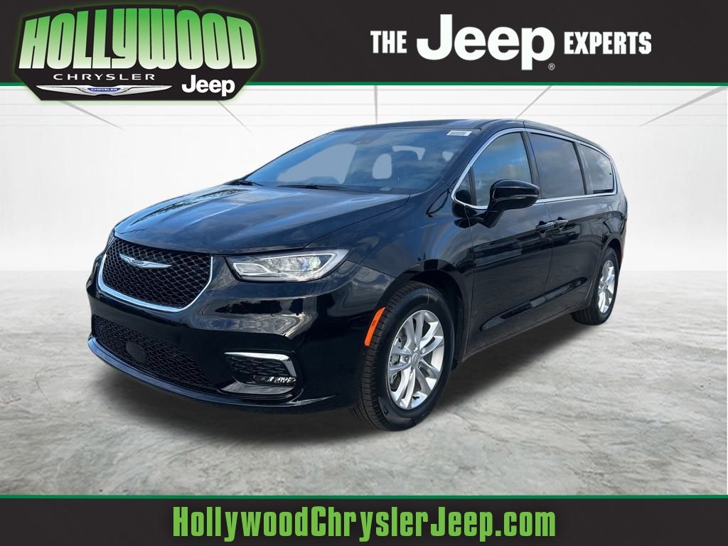 2026 Chrysler Pacifica Select's photo