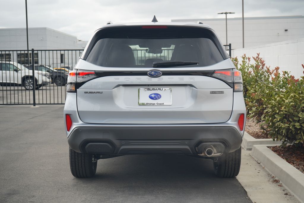 2025 Subaru Forester Touring photo 4