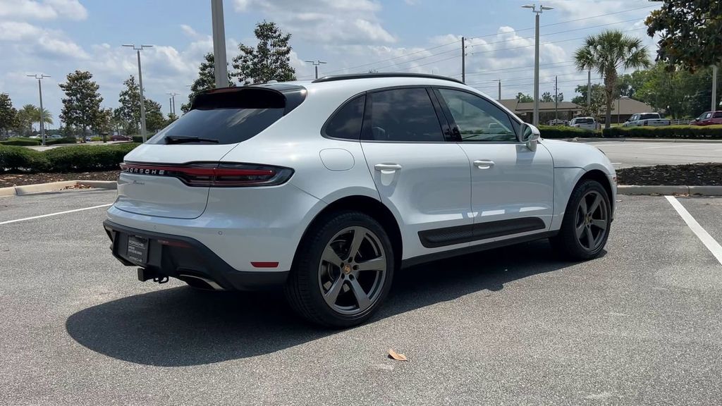2025 Porsche Macan Base photo 8