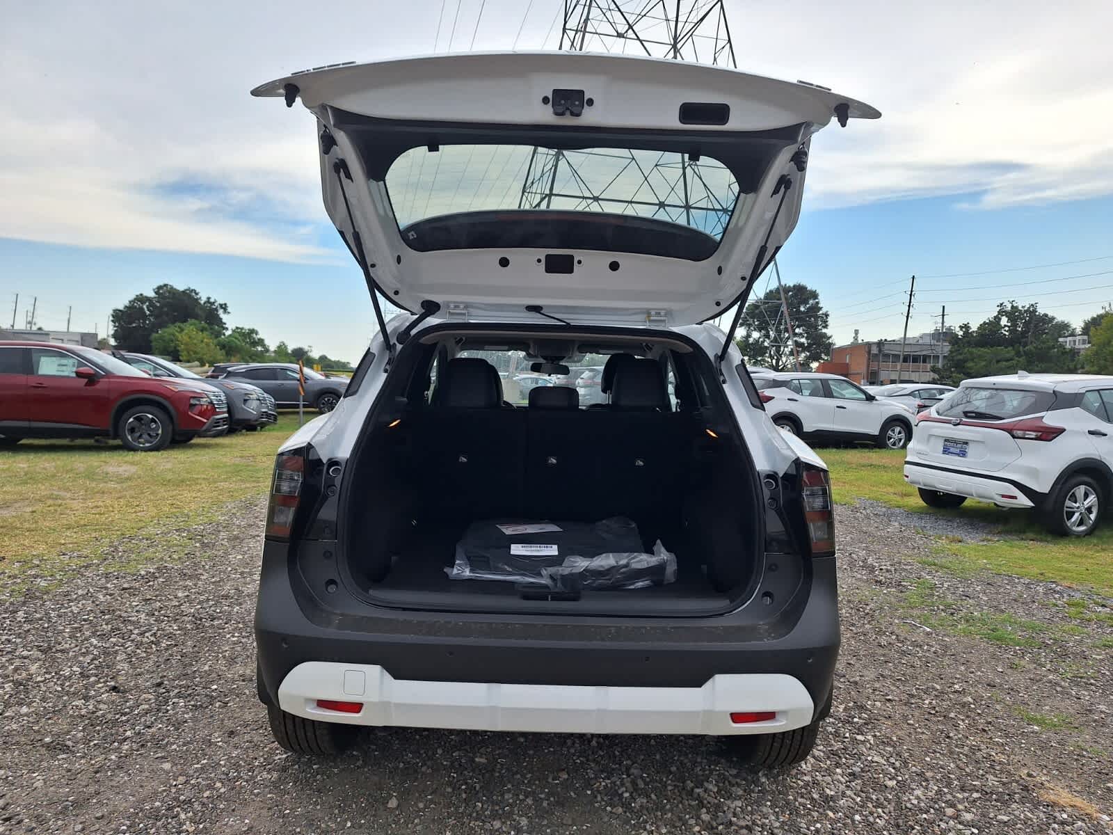 2026 Nissan Kicks SR photo 26
