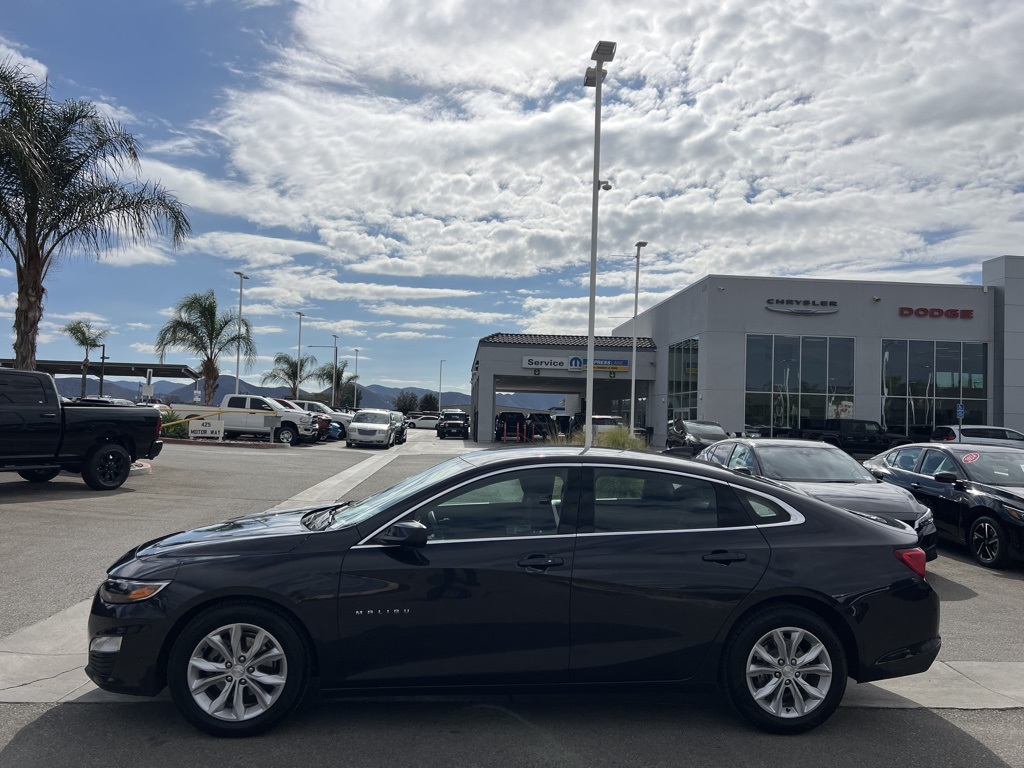 2023 Chevrolet Malibu 1LT photo 2