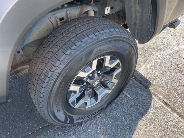 2022 Toyota Tacoma TRD Off-Road photo 3