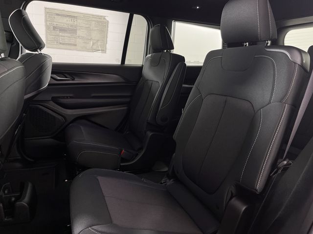 2025 Jeep Grand Cherokee Laredo X photo 21