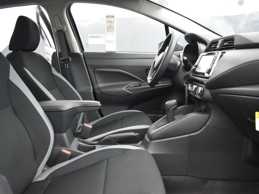 2025 Nissan Versa 1.6 S photo 18