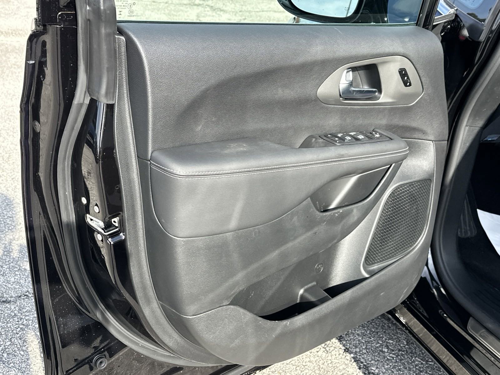 2025 Chrysler Pacifica photo 11