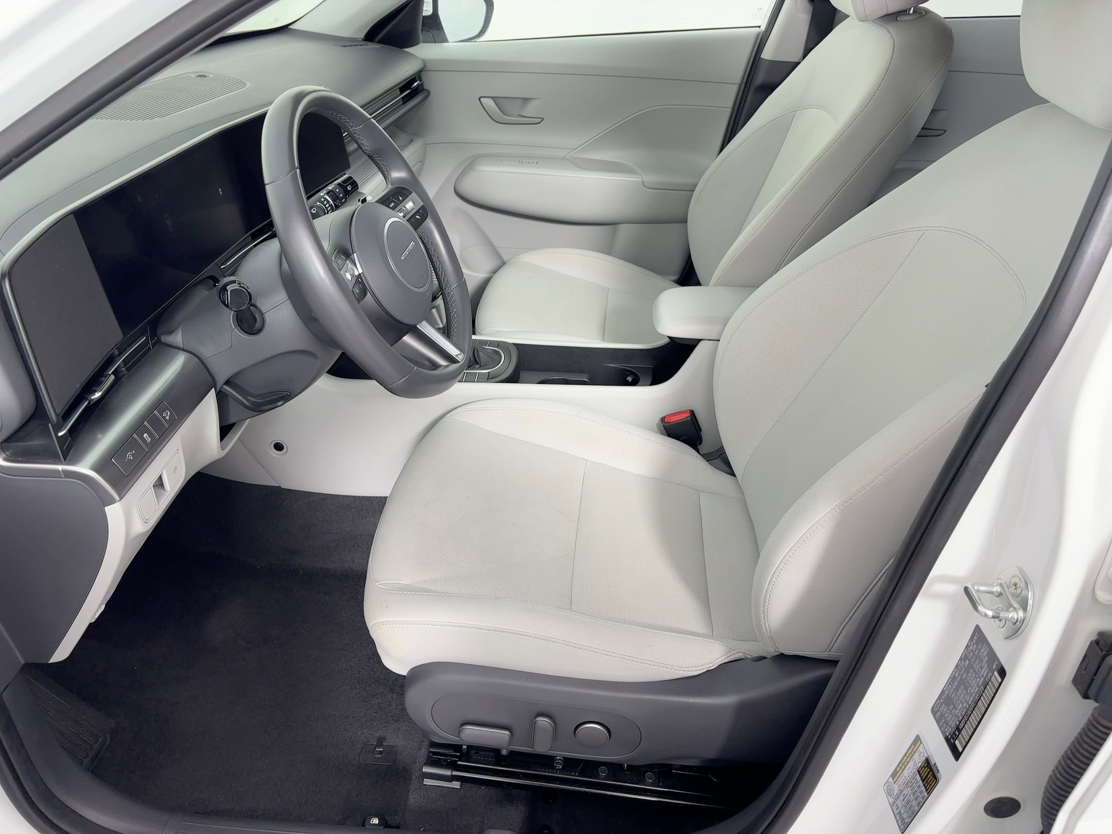 2024 Hyundai Kona SEL photo 3