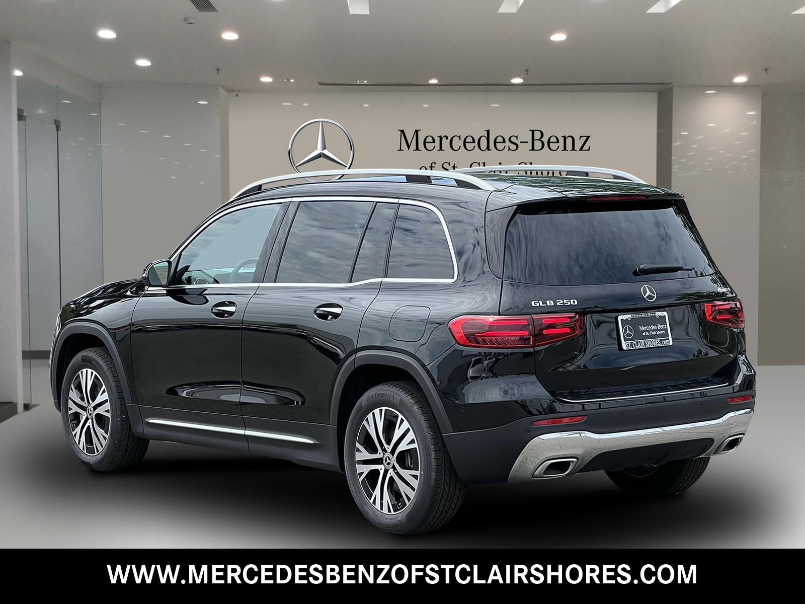 2025 Mercedes Benz GLB 250 4MATIC photo 2