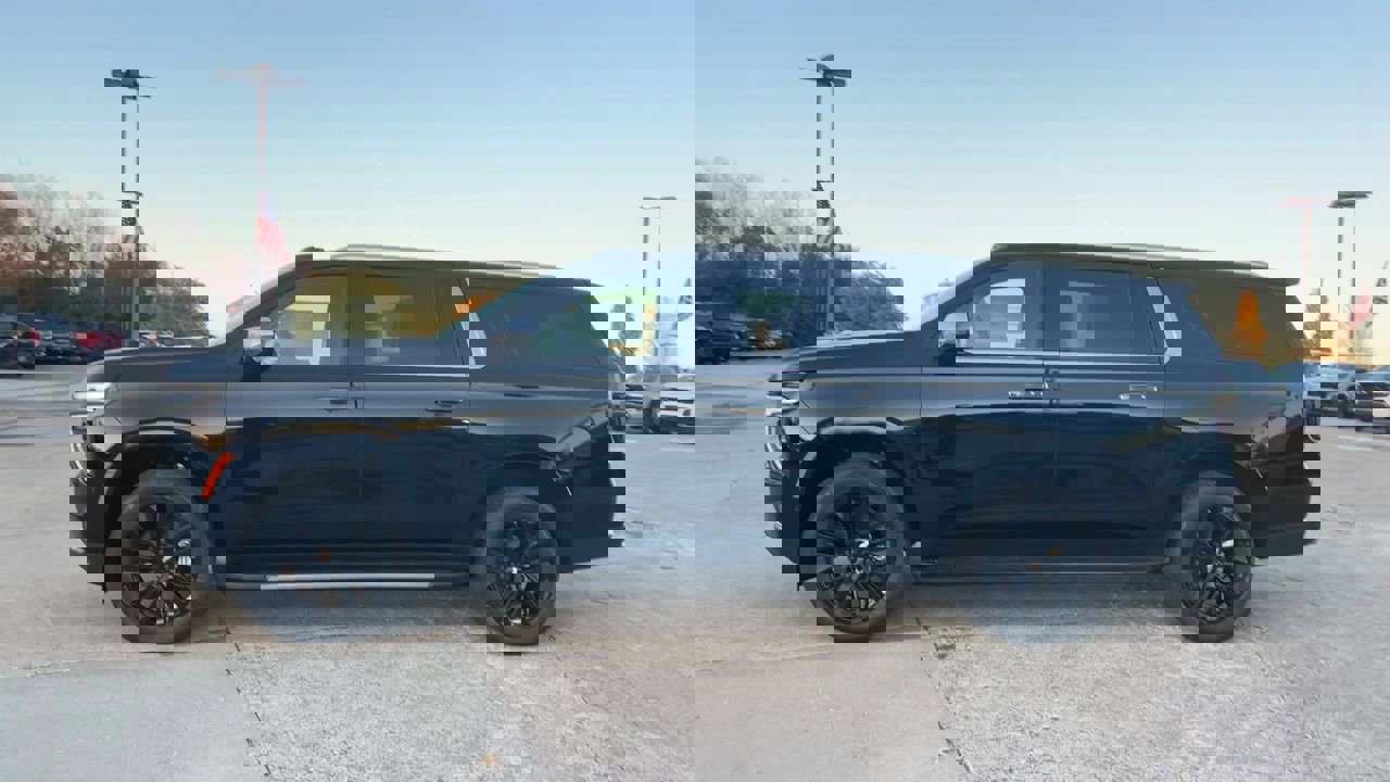 2026 Chevrolet Suburban Premier photo 4