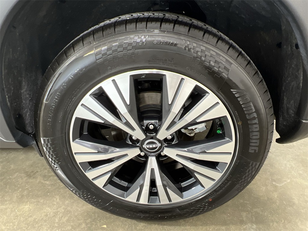 2023 Nissan Rogue SV photo 14