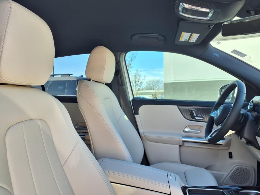2025 Mercedes Benz GLA 250 photo 7