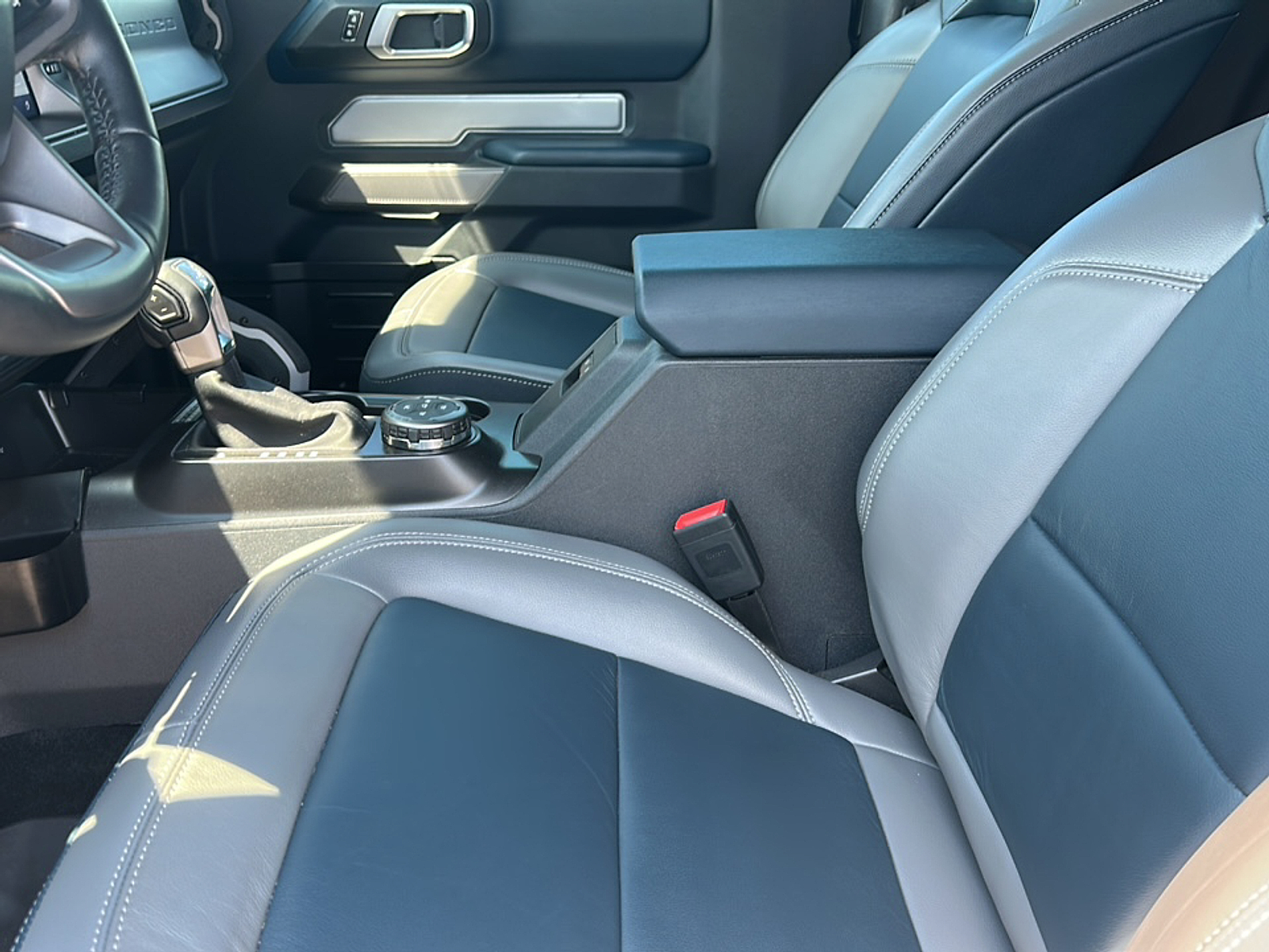 2023 Ford Bronco Outer Banks photo 3