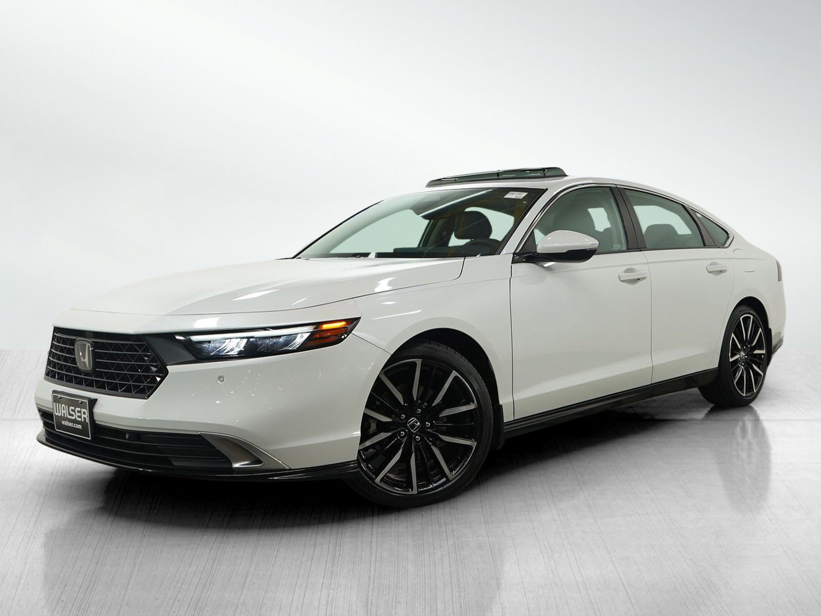 2023 Honda Accord Hybrid Touring's photo