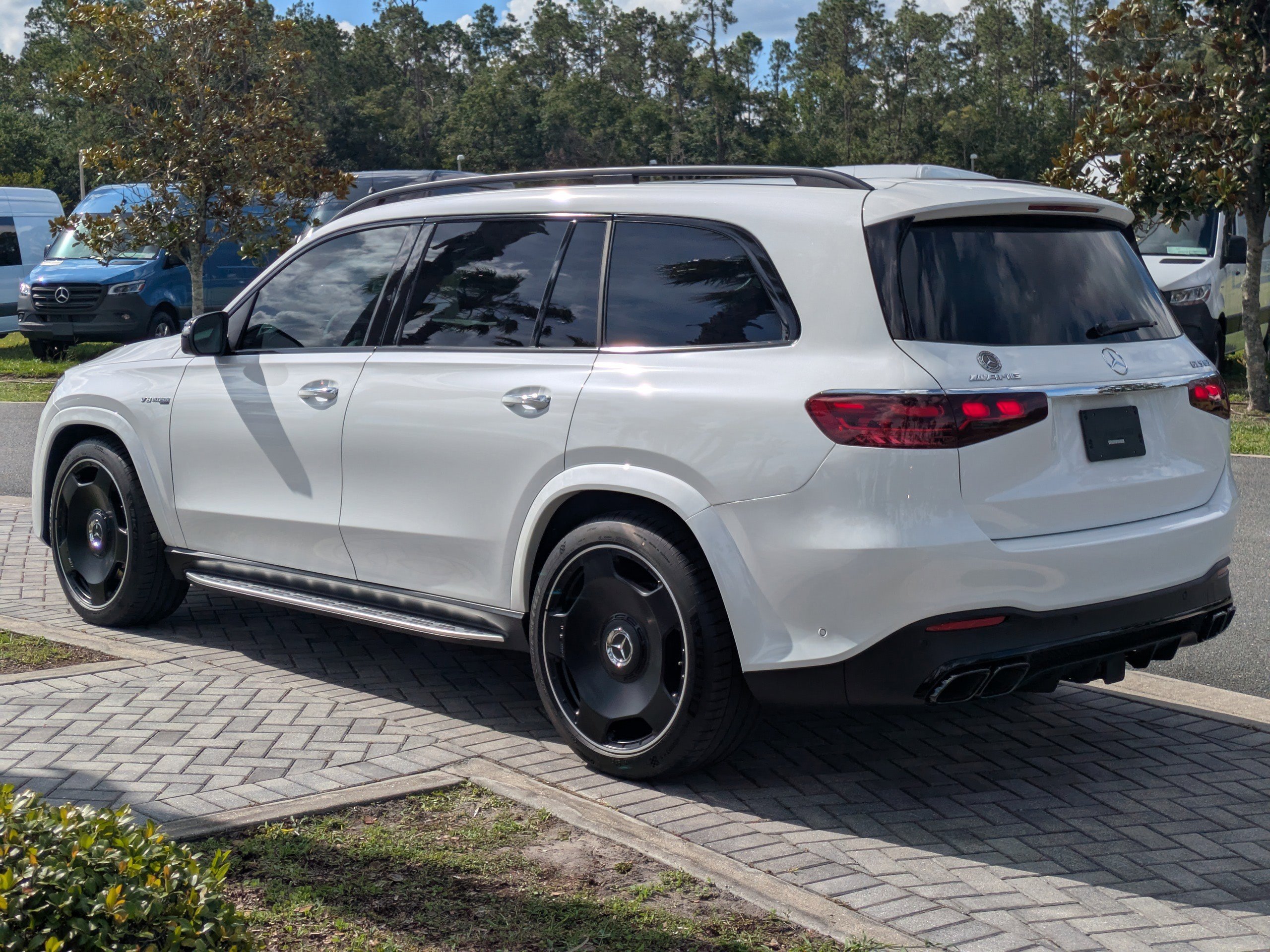 2025 Mercedes Benz GLS AMG 63 4MATIC photo 7