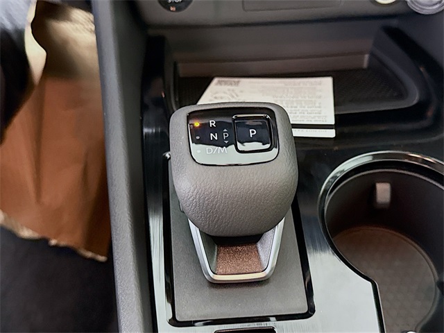 2025 Nissan Rogue SV photo 14