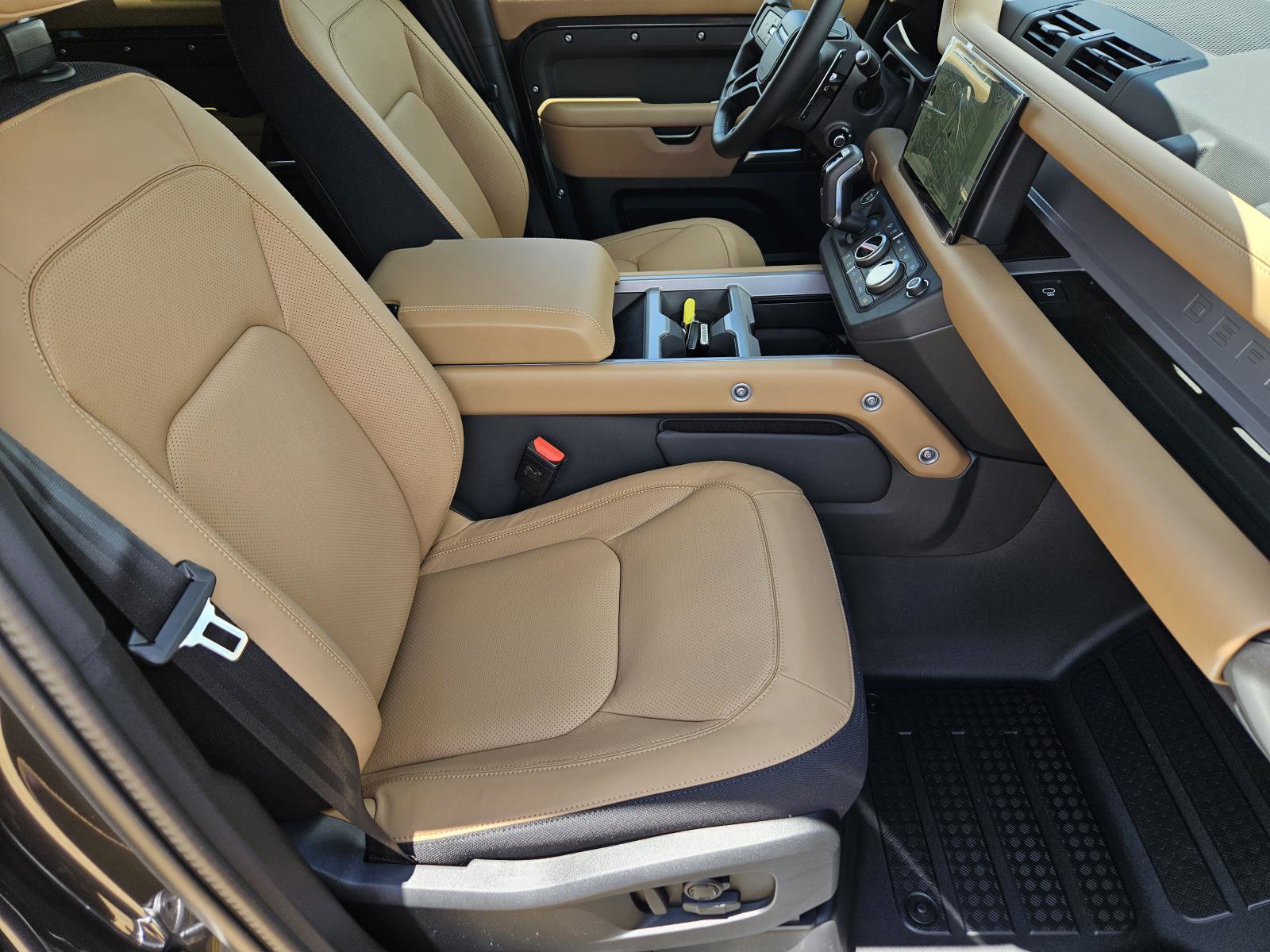 2025 Land Rover Defender 110 V8 photo 40