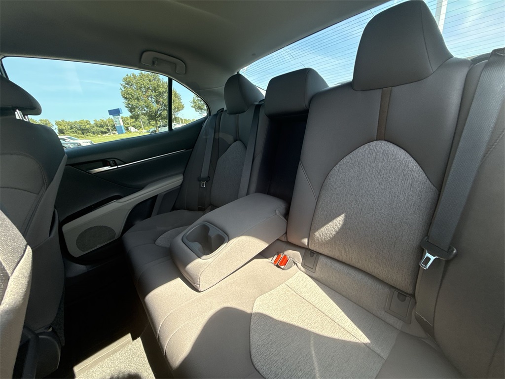 2018 Toyota Camry LE photo 23