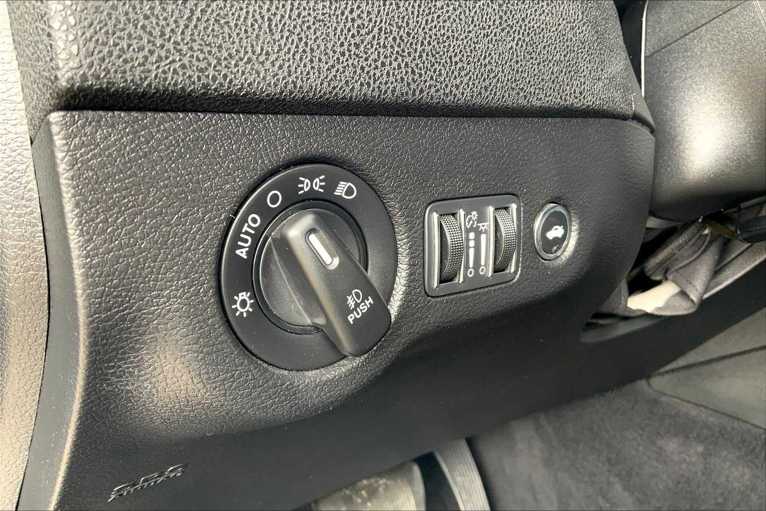 2022 Dodge Charger SXT photo 33