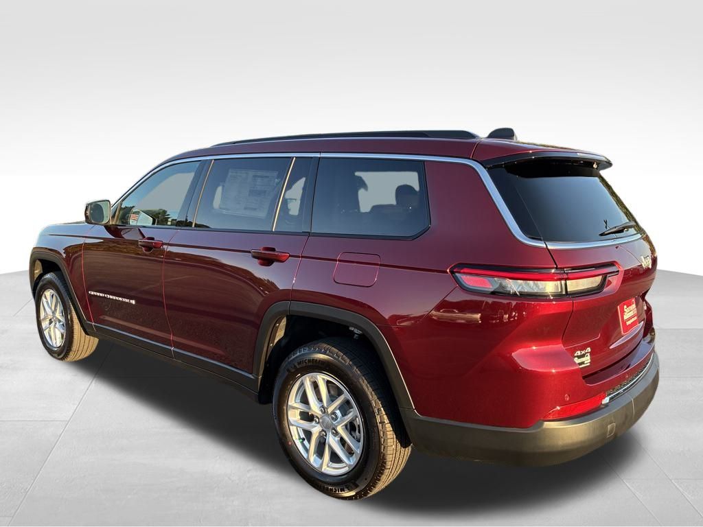 2025 Jeep Grand Cherokee Laredo X photo 3