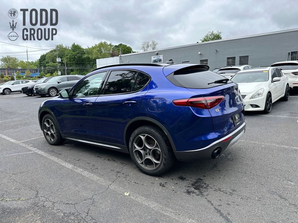 2022 Alfa Romeo Stelvio Ti photo 3