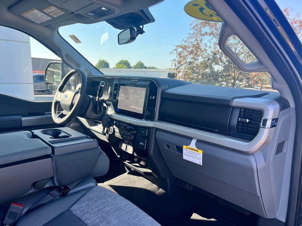 2025 Ford F-350 XLT photo 32