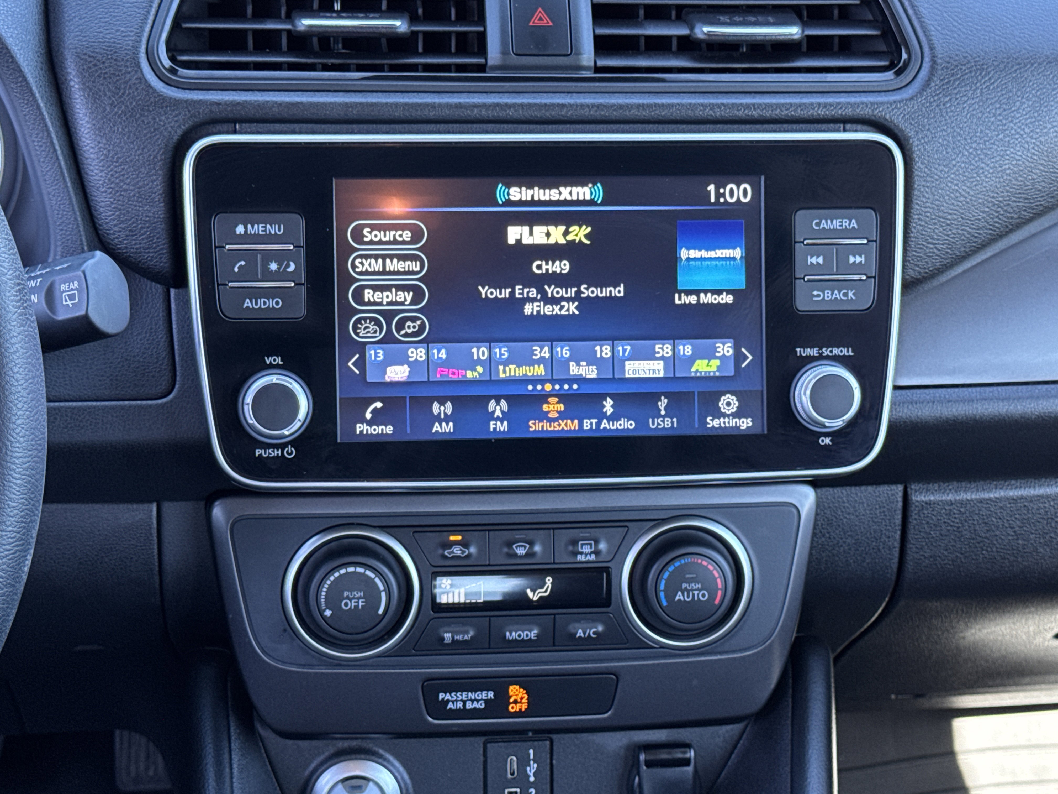 2024 Nissan Leaf S photo 2