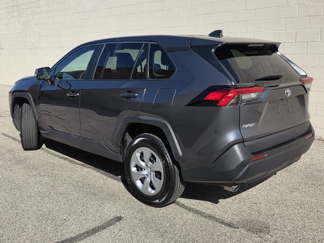 2022 Toyota RAV4 LE photo 3