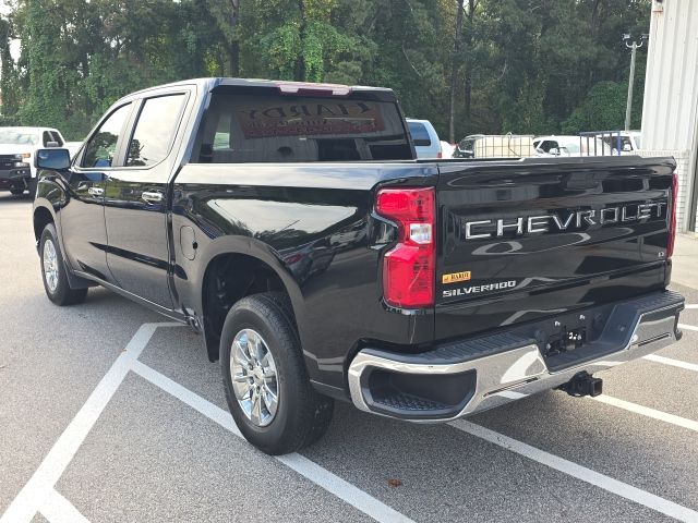 2021 Chevrolet Silverado 1500 LT photo 3