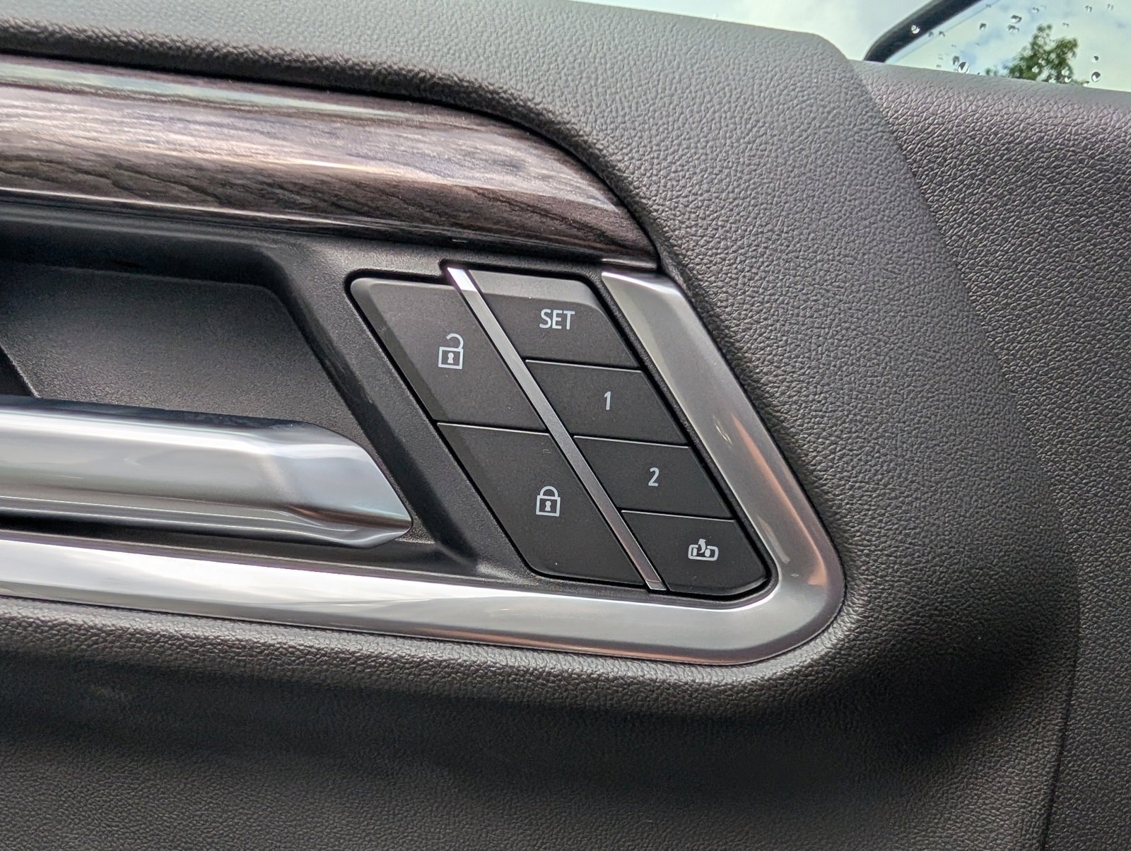 2025 Chevrolet Silverado 1500 LTZ photo 17