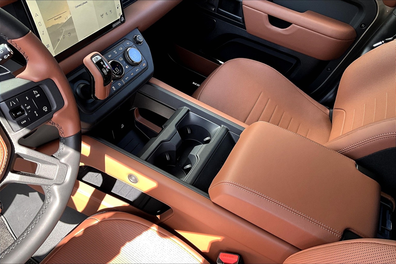 2025 Land Rover Defender 110 V8 photo 7