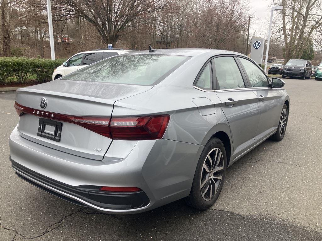 2025 Volkswagen Jetta SE photo 3