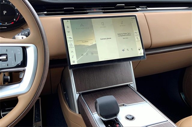 2025 Land Rover Range Rover SE photo 4