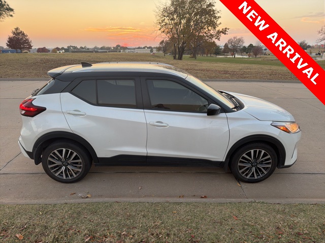 2022 Nissan Kicks SV photo 2