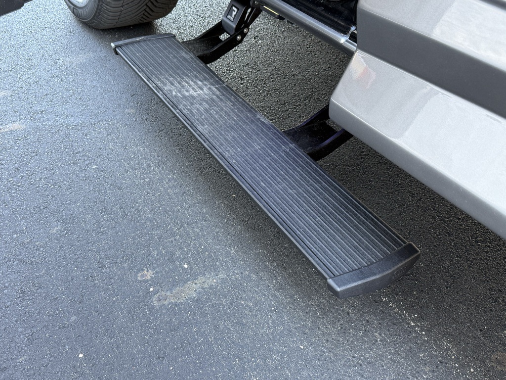 2025 Gmc Savana photo 14