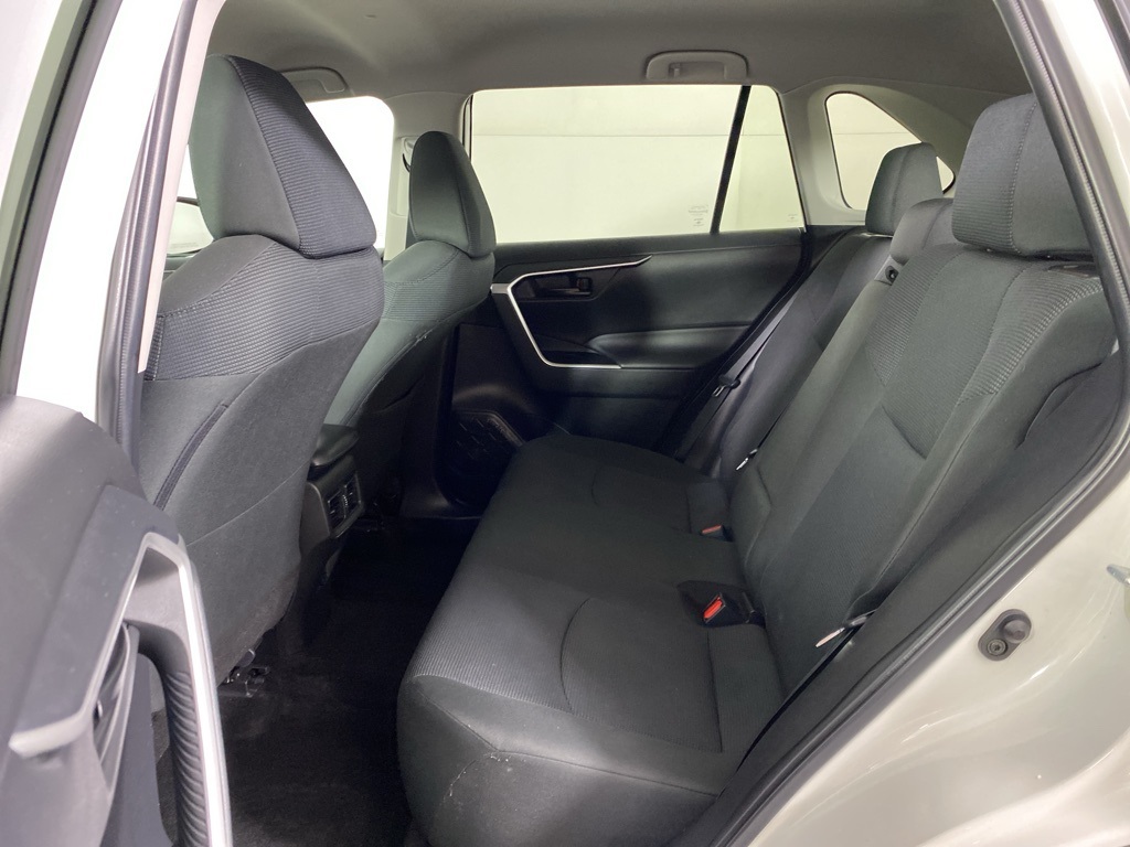 2022 Toyota RAV4 LE photo 16