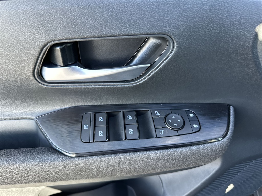 2026 Nissan Kicks SV photo 13