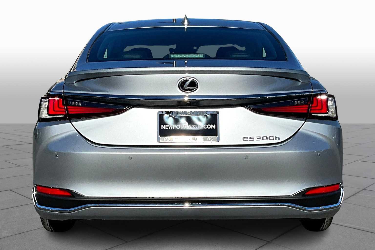 2025 Lexus ES 300h Luxury photo 4