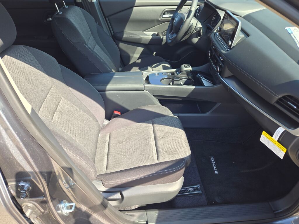 2026 Nissan Rogue SV photo 4