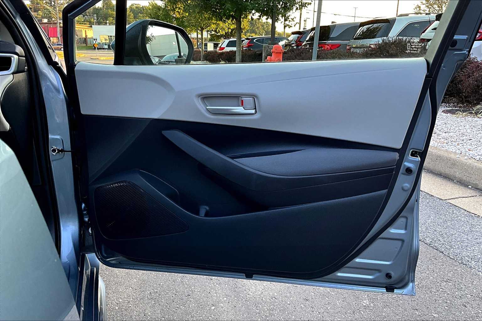 2021 Toyota Corolla LE photo 21