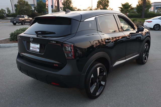 2025 Nissan Kicks SR photo 4