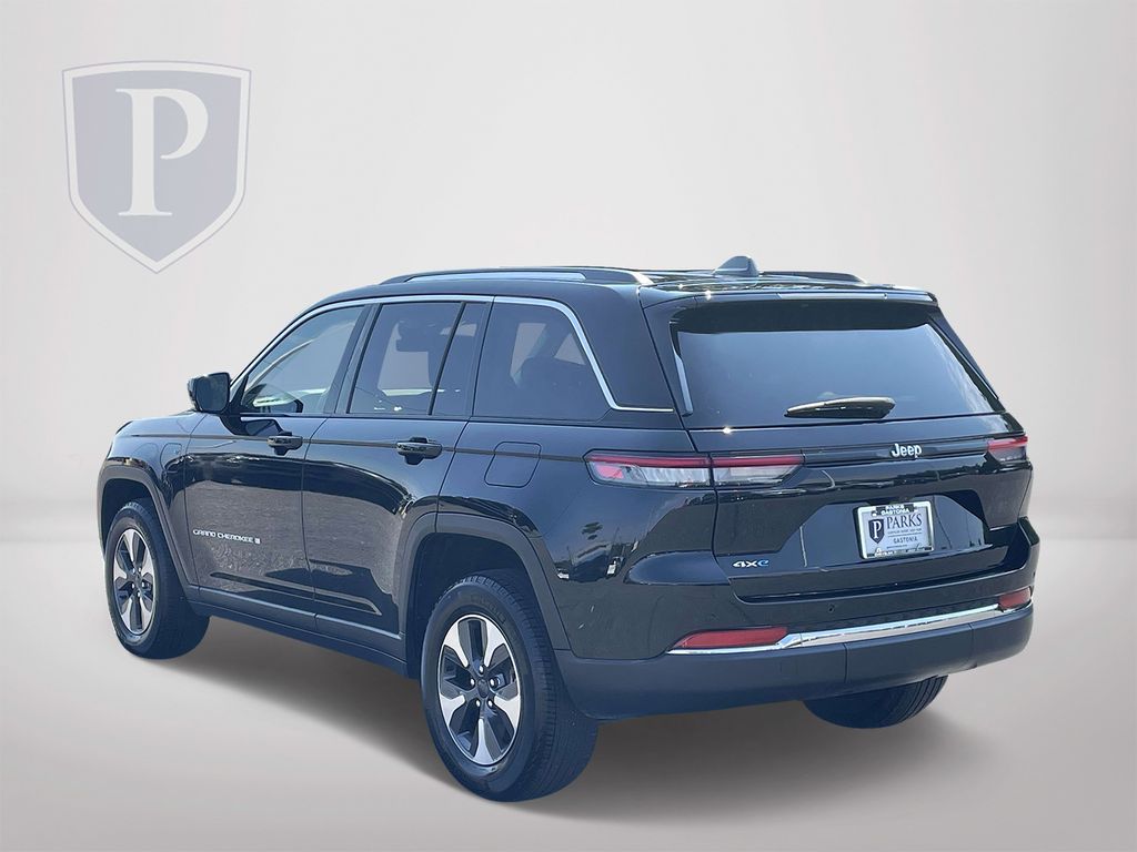 2023 Jeep Cherokee Base photo 3