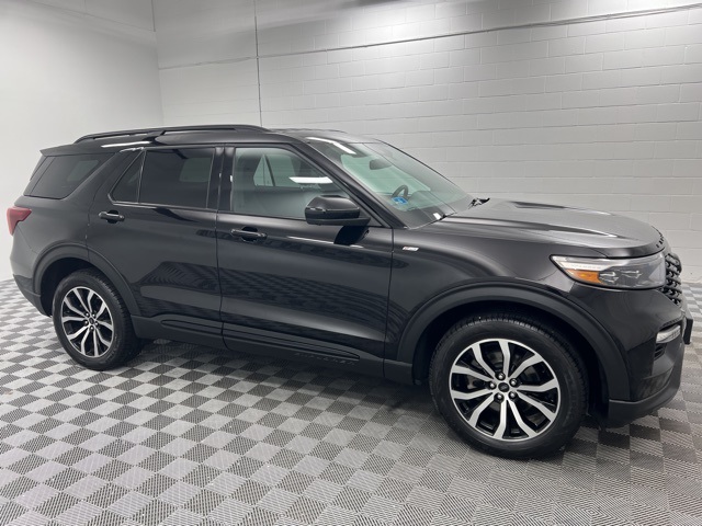 2022 Ford Explorer ST-LINE's photo