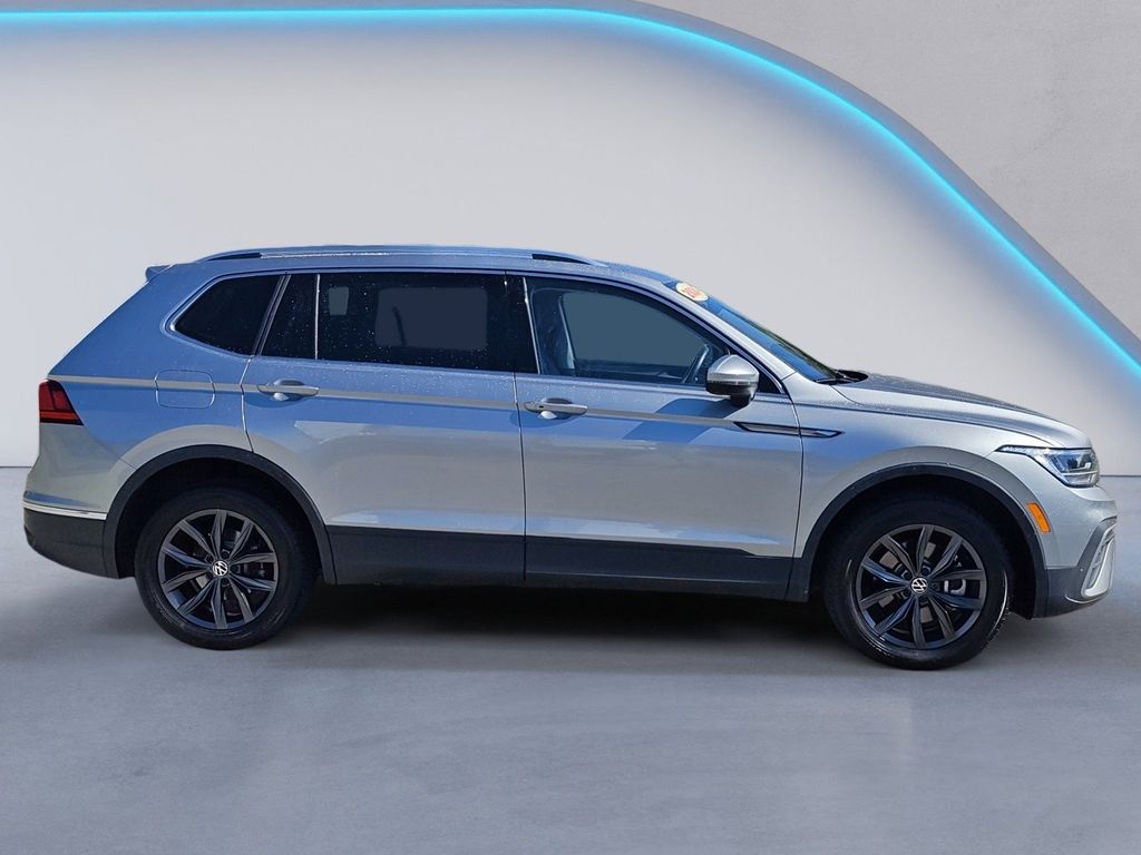 2024 Volkswagen Tiguan SE Wolfsburg Edition photo 2