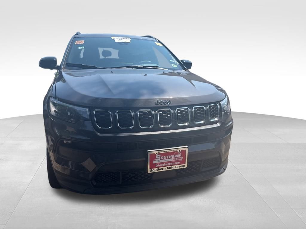 2024 Jeep Compass Latitude Lux photo 6