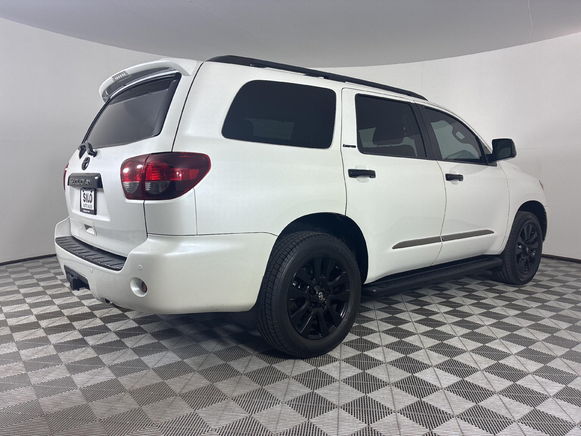2021 Toyota Sequoia photo 6
